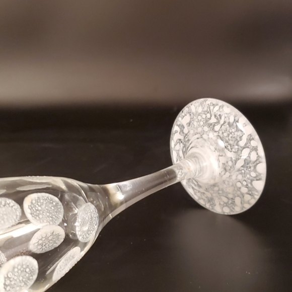 Painted Abstract White Lace and Bubble Champagne Flute Glass - Picture 7 of 8